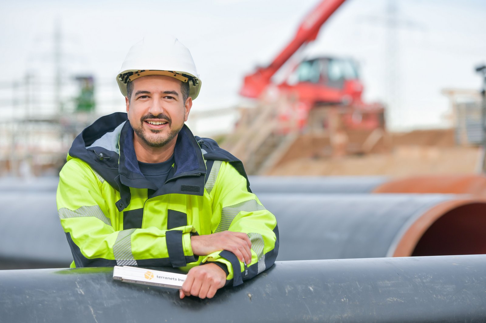 Mohammadmahdi Nourmohammadi vor Ort beim Bau von Stationen