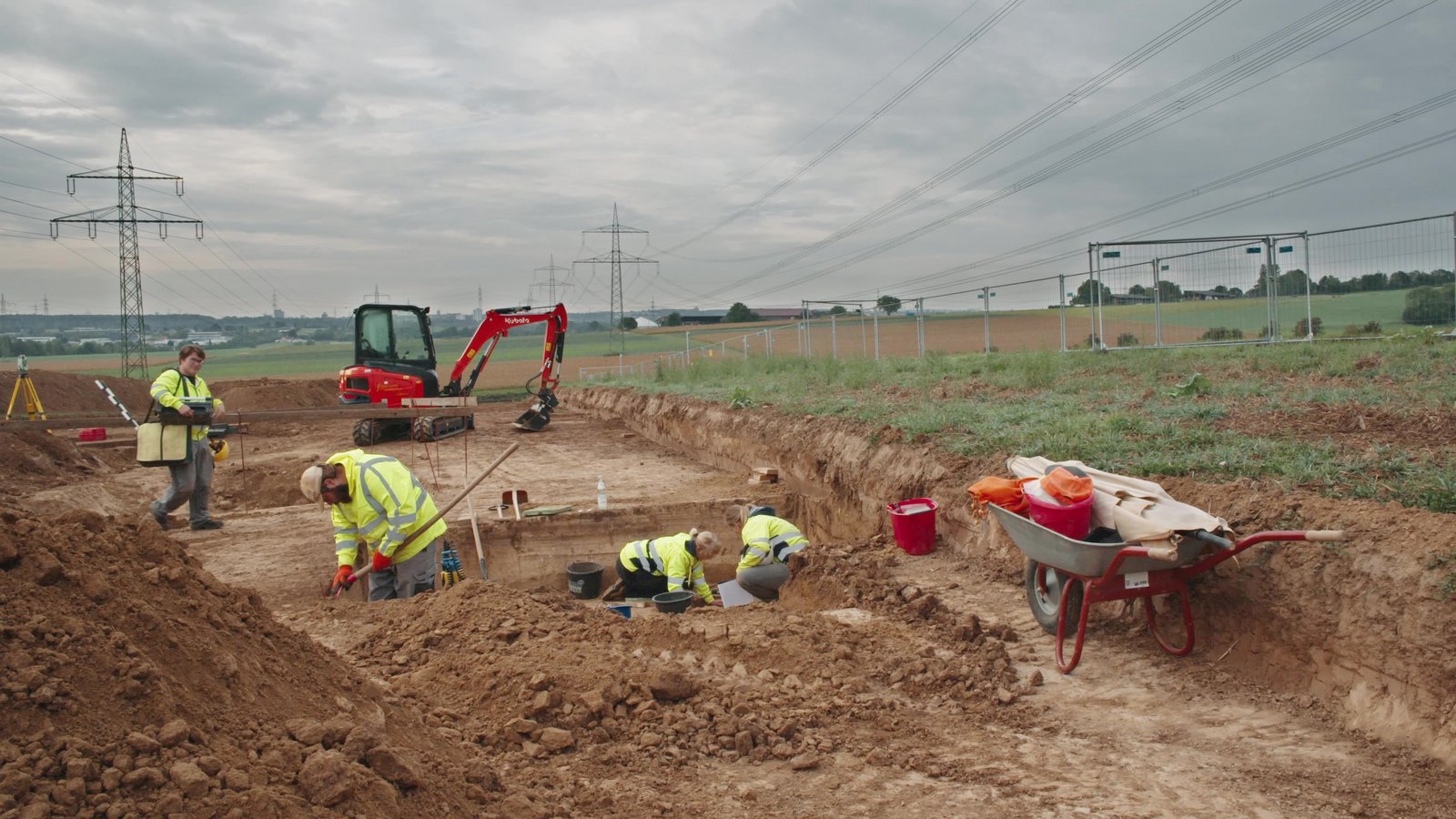 Sichern archäologische Funde auf dem Abschnitt der SEL 