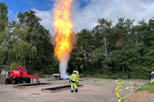 Simulation eines Gasbrandes mit Gasaustritt auf der Oberseite der Gasleitung